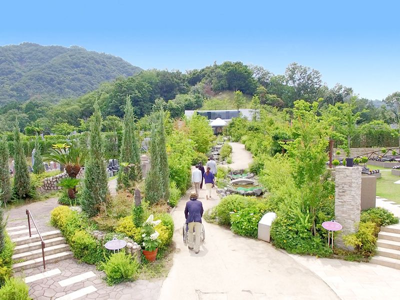 北摂の豊かな自然に囲まれた霊園です