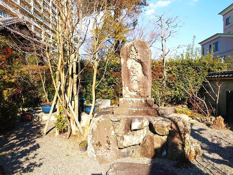 戒琳庵墓地
