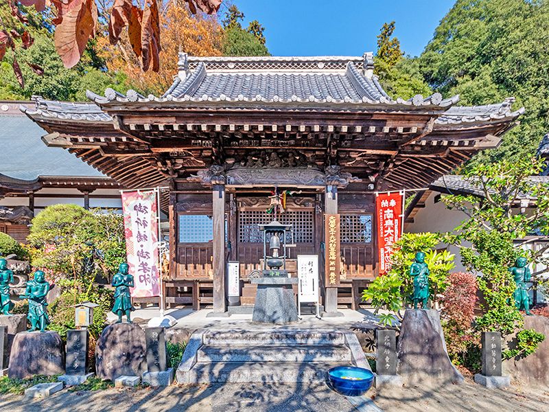 木造山門の外観