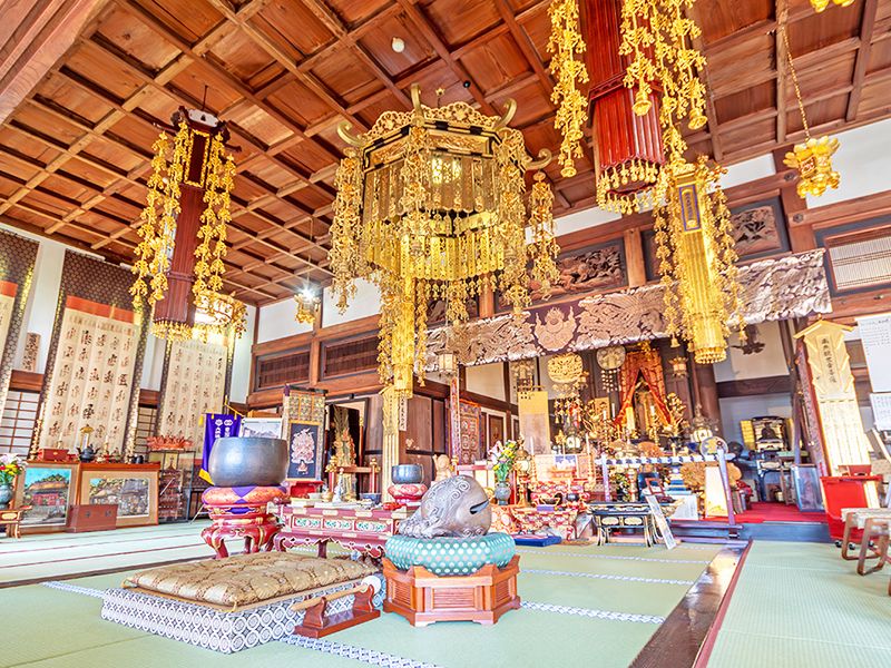 本堂内の祭壇