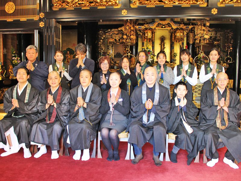 職員の集合写真