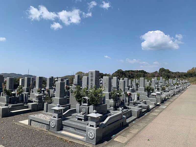 今治市営 大谷墓地　平坦に整備され参道