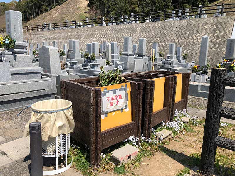 今治市営 大谷墓地　大きなゴミ箱
