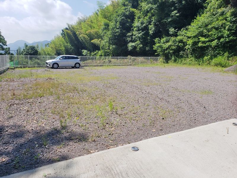 広々とした駐車場