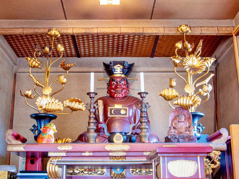 本堂内の祭壇