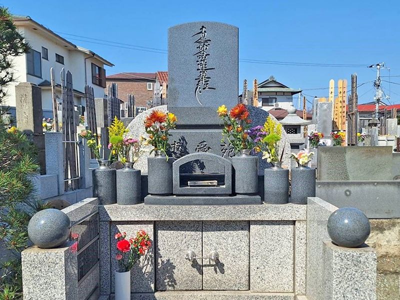 墓地入口にあるペットの合祀墓