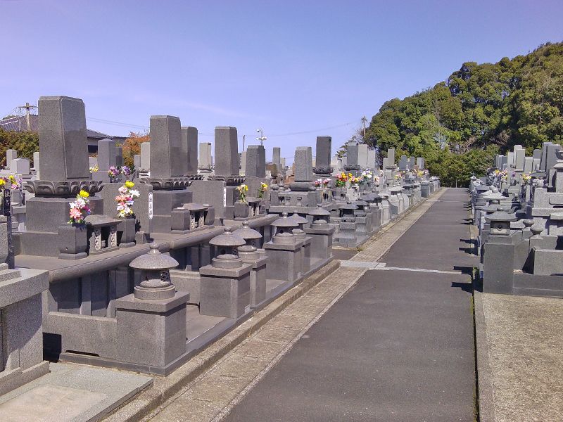 様々なデザインで建立ができます。