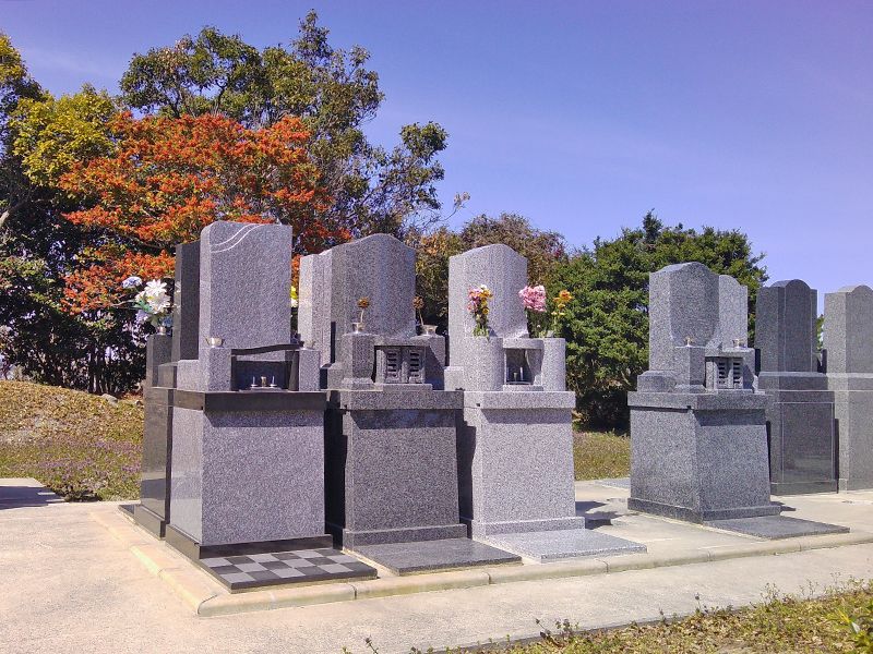 様々なデザインで建立ができます。