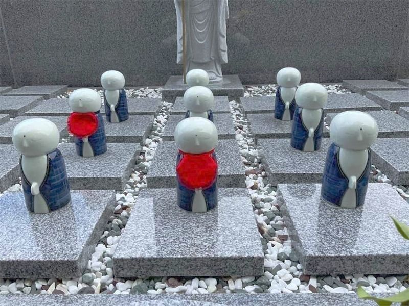 入佛寺墓苑