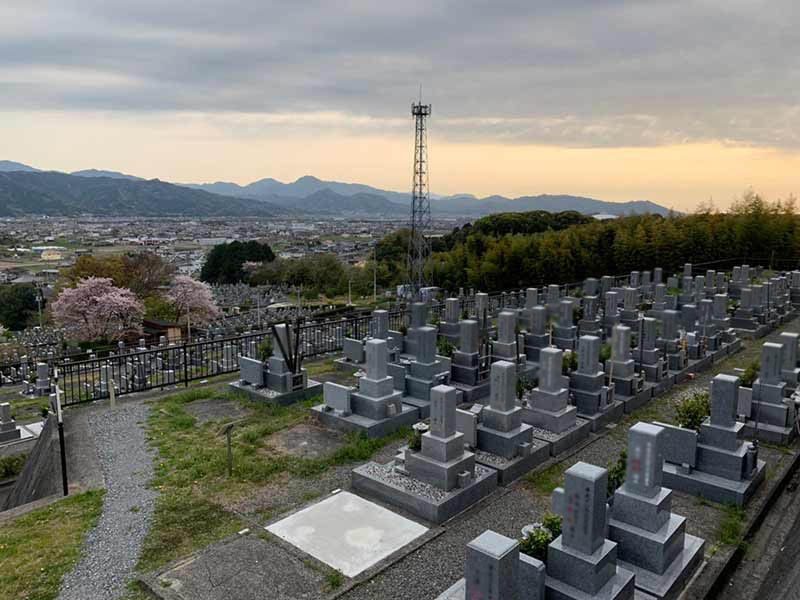 東温市営 志津川墓園