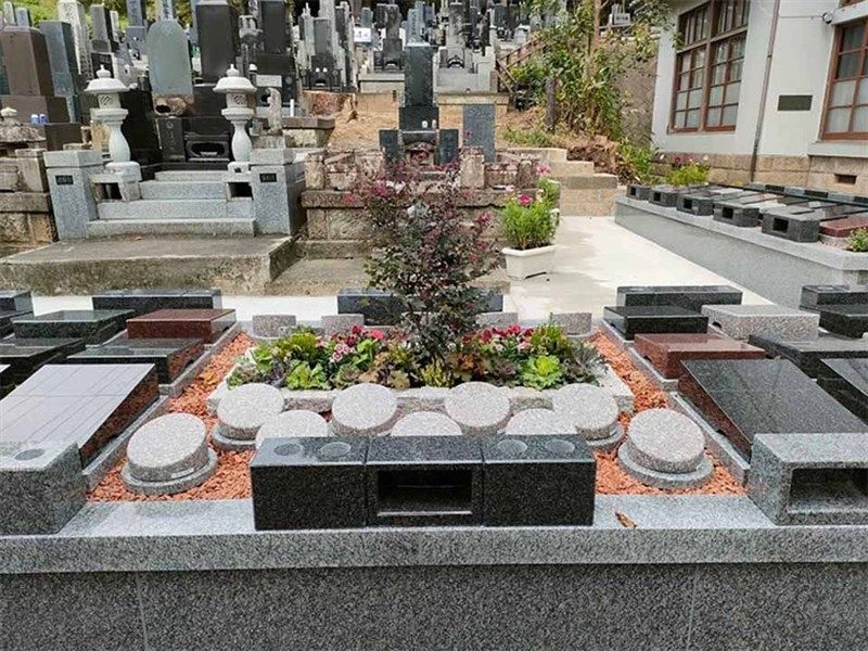大満寺墓苑