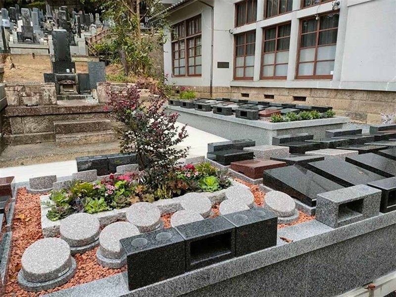 大満寺墓苑