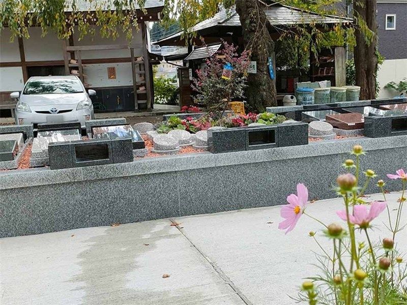 大満寺墓苑