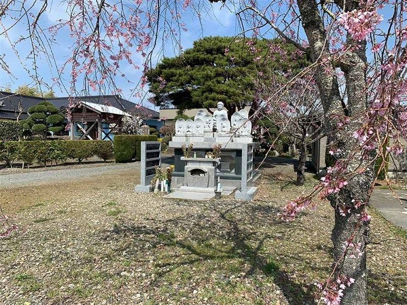 東周院墓苑