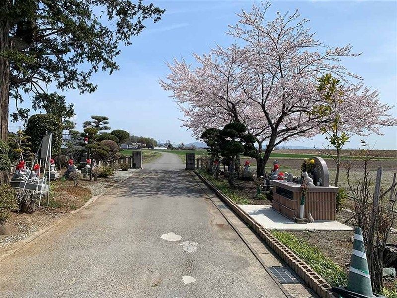 東周院墓苑