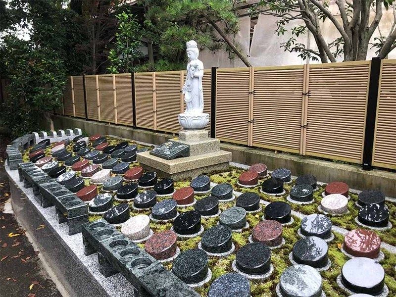 保春院墓苑