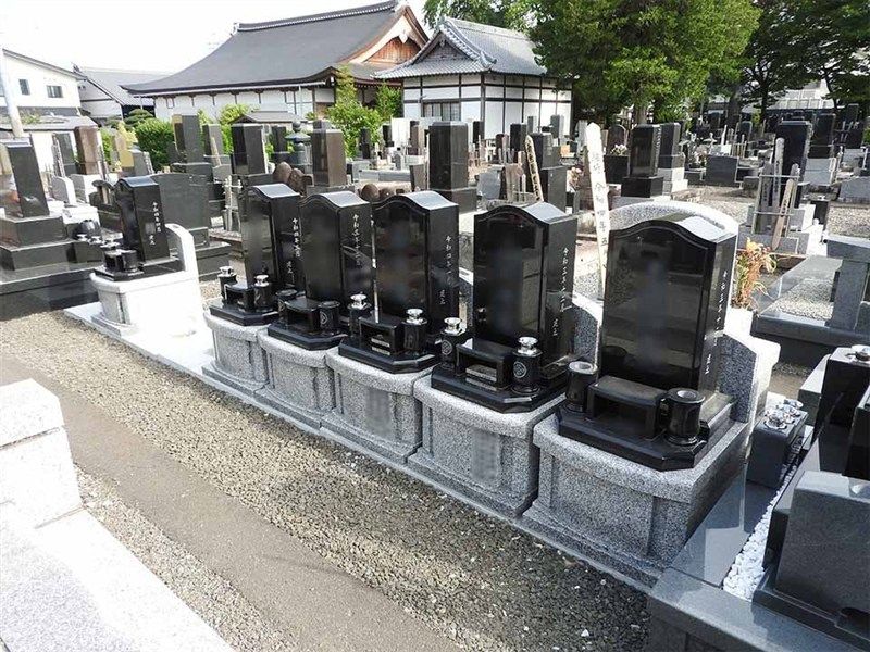 保春院墓苑