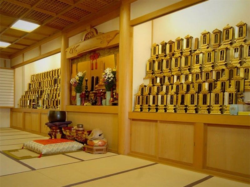 保春院墓苑