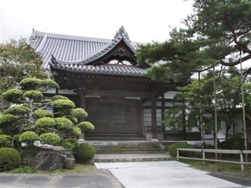 満勝寺墓苑