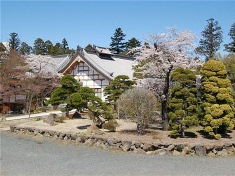 満勝寺墓苑
