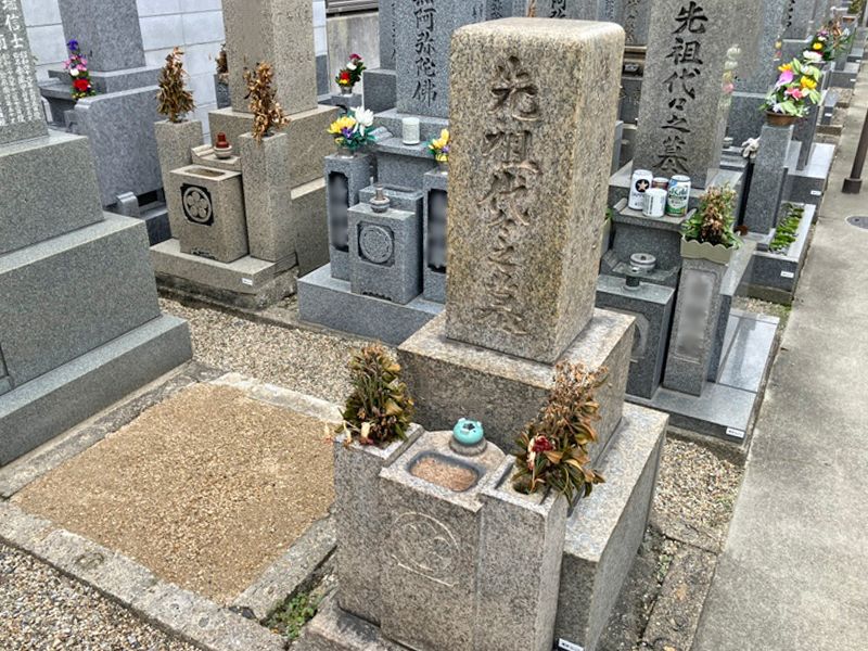 諸口共同墓地