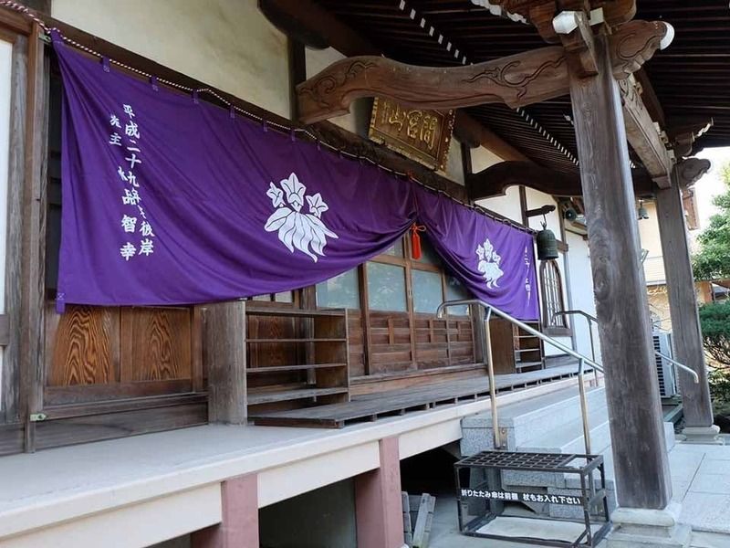 本堂入り口