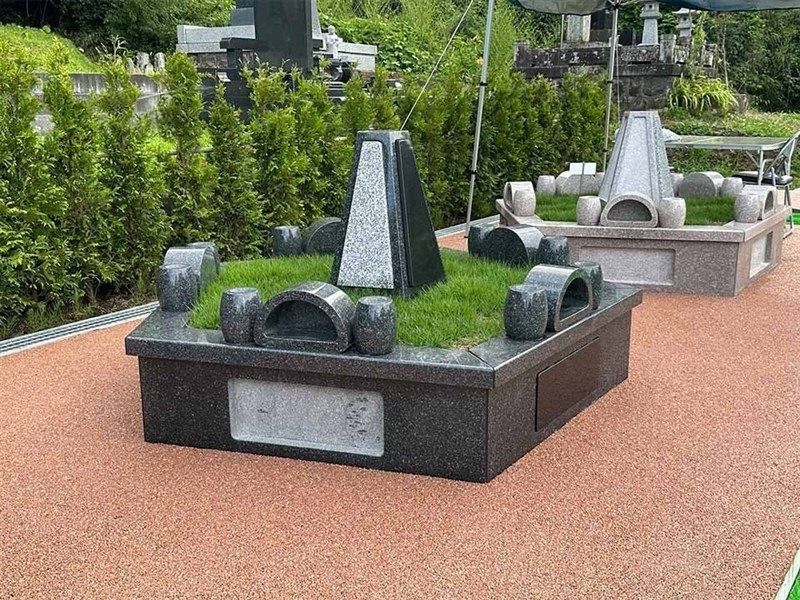 泉盛徳の丘霊園