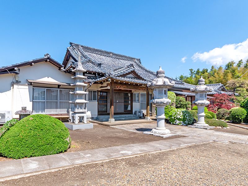 本堂正面の外観