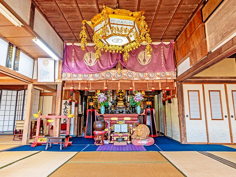 本堂内の祭壇