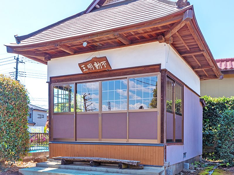 小さなお堂の外観