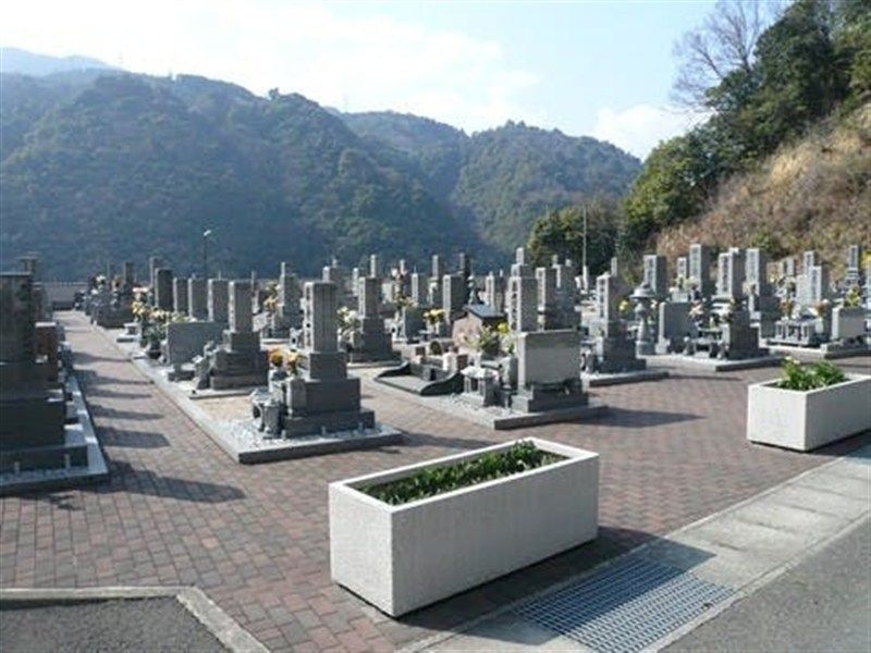 石内墓苑