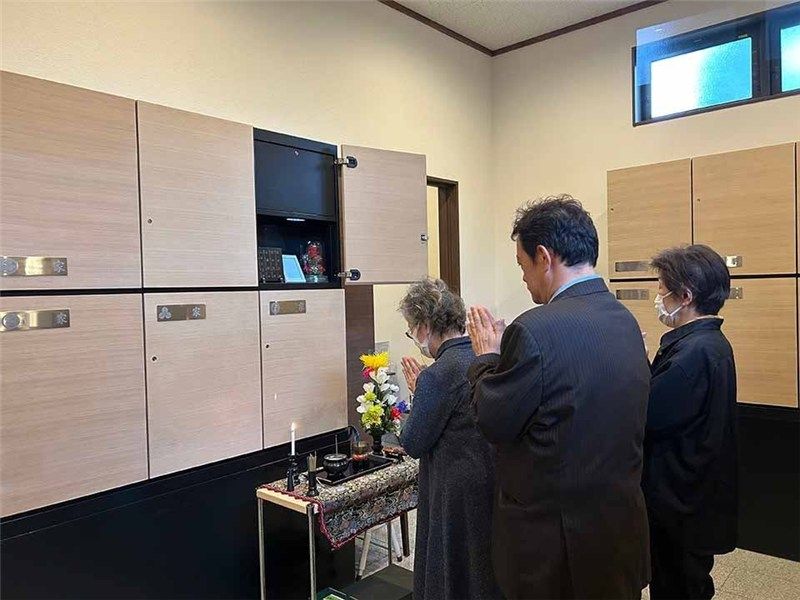 家族そろってお参りするスペースもございます。