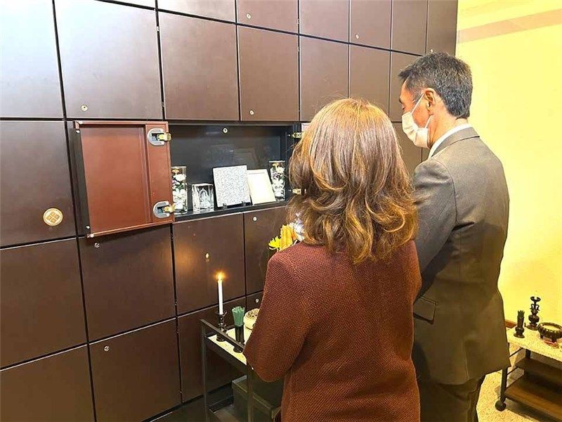 室内でお参りできます