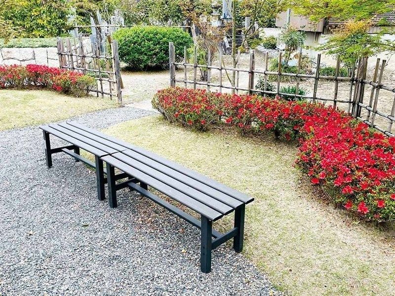 樹木葬墓苑内ベンチ