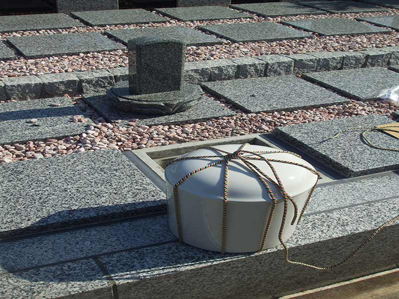 墓友葬聖地苑　骨壺