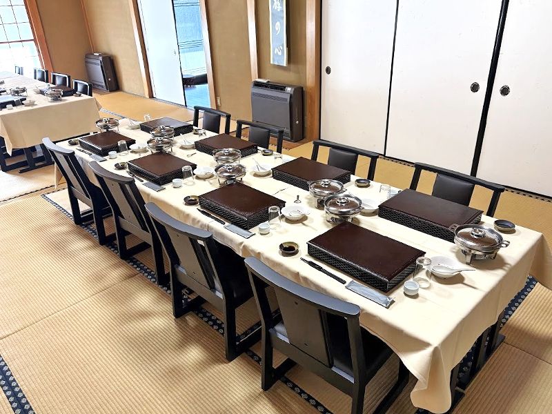 お膳の席を設けることができます