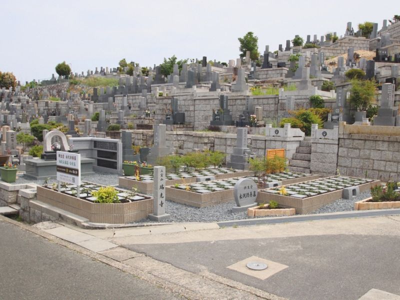 八事願生堂 庭園墓