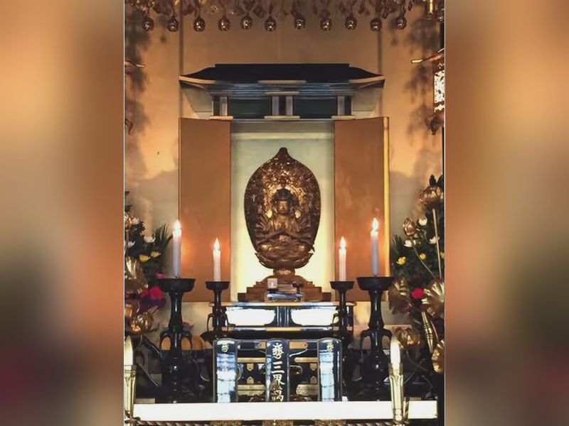 清水寺御本尊の千手観音様です