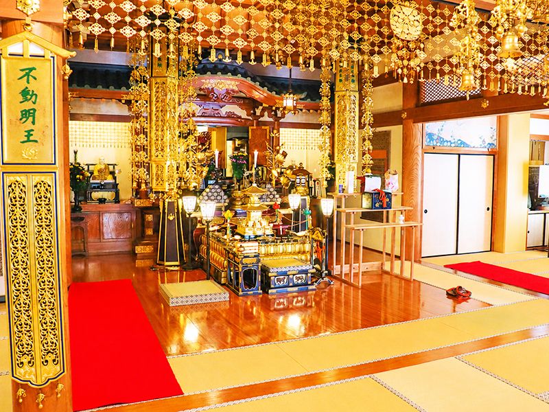 本堂内