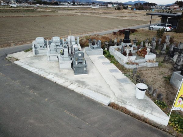 青梨子南共同墓地