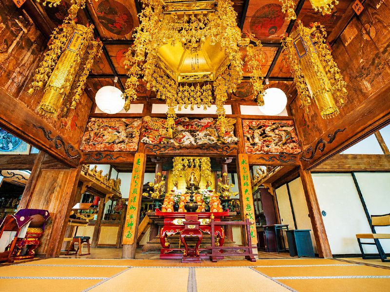 本堂内部