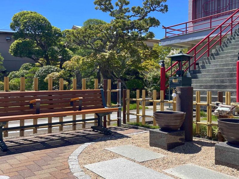くつろぎのベンチ・水場