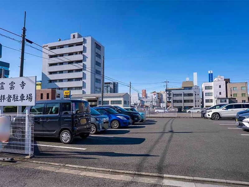 無料駐車場30台完備