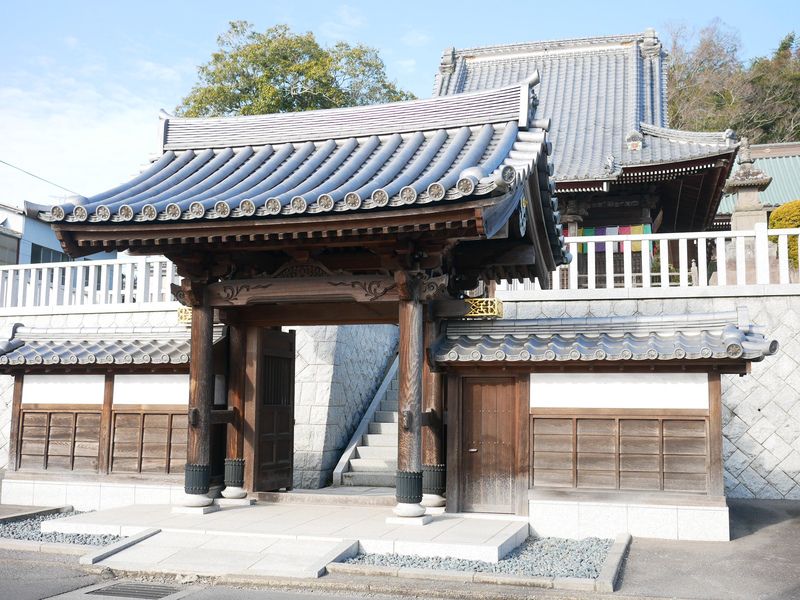 JR土浦駅から車で7分、いつでも気軽にお参りできます。