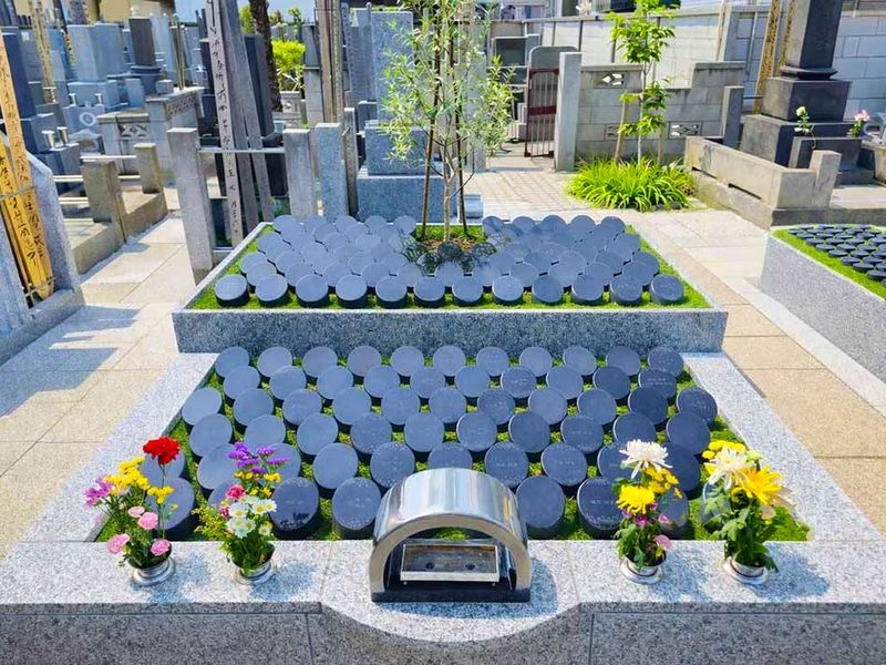 お水お花お線香をお供えするなど一般的なお参りができます
