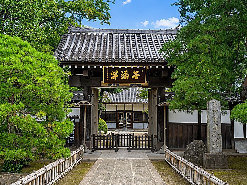 上尾駅から車で5分、いつでも気軽にお参りできます。