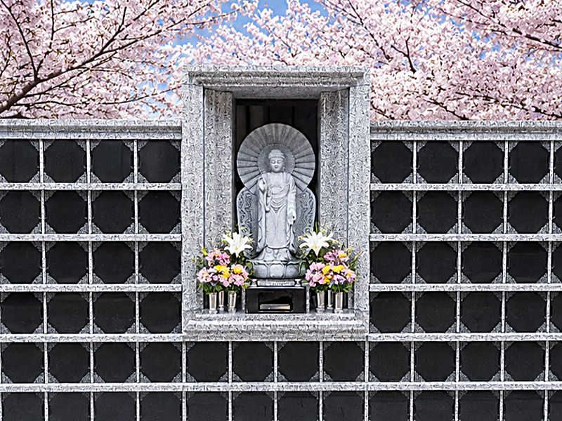お水・お花・お線香をお供えするなど、一般的なお参りができます。