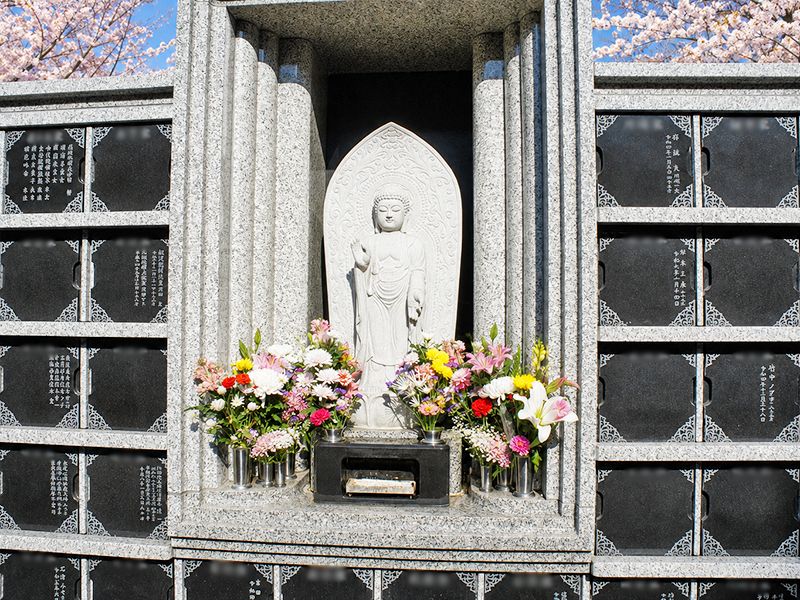 お水・お花・お線香をお供えするなど、一般的なお参りができます