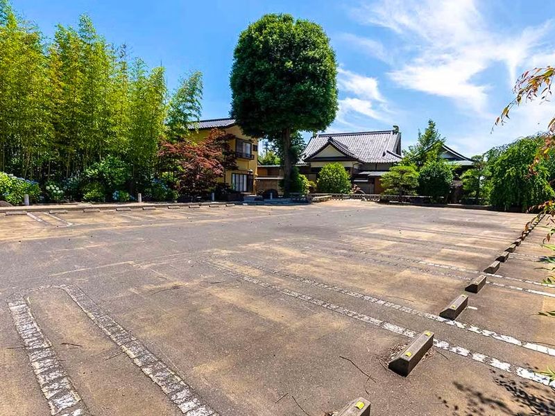 無料駐車場18台完備
