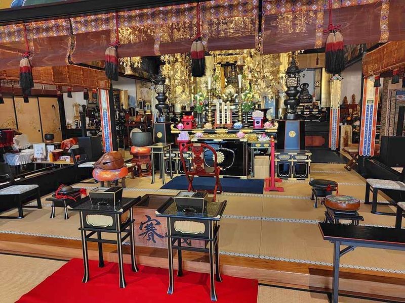 本堂内観